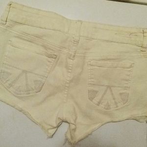 American Eagle Outfitters light yellow shorts